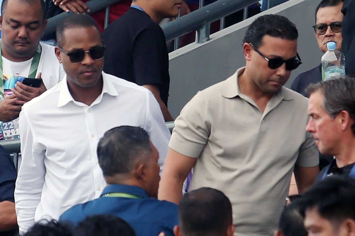 Berikut adalah beberapa alternatif judul untuk "Popovic Tak Lupakan Kenangannya Bertemu Patrick Kluivert":

1. "Memori Tak Terlupakan: Pertemuan Popovic dan Patrick Kluivert"
2. "Kenangan Abadi: Popovic dan Momen Bersama Patrick Kluivert"
3. "Popovic Kenang Pertemuan Tak Terlupakan dengan Patrick Kluivert"
4. "Momen Spesial: Popovic Mengenang Pertemuannya dengan Patrick Kluivert"
5. "Meninggalkan Jejak: Kenangan Popovic Bersama Patrick Kluivert"

Silakan pilih atau modifikasi sesuai kebutuhan!