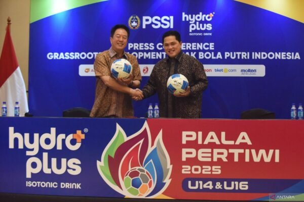 Berikut adalah beberapa alternatif judul untuk "Piala Pertiwi U-14 dan U-16 Siapkan Talenta untuk Liga 1 Putri 2027":

1. "Piala Pertiwi U-14 dan U-16: Tempat Berkembangnya Bintang Sepakbola Putri untuk Liga 1 2027"
2. "Menggali Potensi Sepakbola Perempuan: Piala Pertiwi U-14 dan U-16 Menuju Liga 1 2027"
3. "Mempersiapkan Generasi Emas: Piala Pertiwi U-14 dan U-16 untuk Liga 1 Wanita 2027"
4. "Dari Piala Pertiwi ke Liga 1: Menyusun Masa Depan Sepakbola Putri 2027 melalui U-14 dan U-16"
5. "Piala Pertiwi U-14 dan U-16: Melatih Bakat Sepakbola Putri Menuju Liga 1 2027"

Semoga alternatif judul ini bermanfaat!