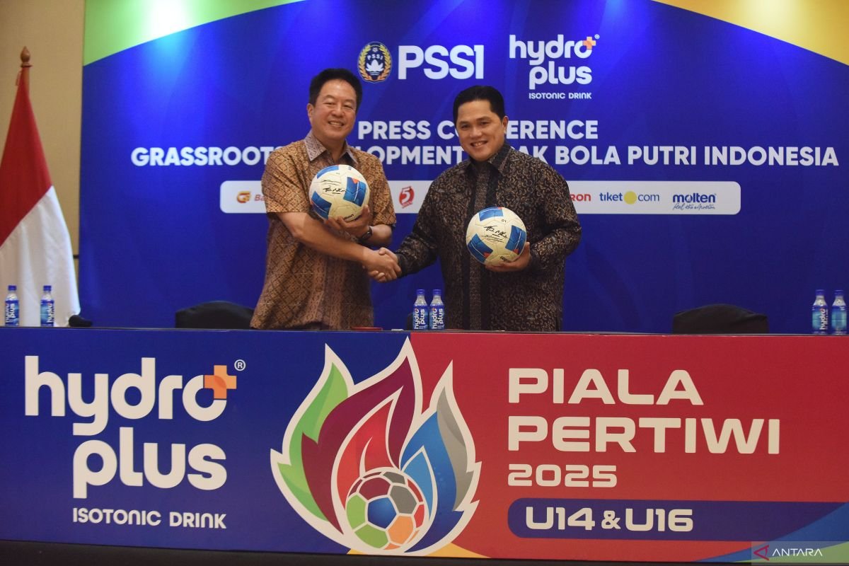 Berikut adalah beberapa alternatif judul untuk "Piala Pertiwi U-14 dan U-16 Siapkan Talenta untuk Liga 1 Putri 2027":

1. "Piala Pertiwi U-14 dan U-16: Tempat Berkembangnya Bintang Sepakbola Putri untuk Liga 1 2027"
2. "Menggali Potensi Sepakbola Perempuan: Piala Pertiwi U-14 dan U-16 Menuju Liga 1 2027"
3. "Mempersiapkan Generasi Emas: Piala Pertiwi U-14 dan U-16 untuk Liga 1 Wanita 2027"
4. "Dari Piala Pertiwi ke Liga 1: Menyusun Masa Depan Sepakbola Putri 2027 melalui U-14 dan U-16"
5. "Piala Pertiwi U-14 dan U-16: Melatih Bakat Sepakbola Putri Menuju Liga 1 2027"

Semoga alternatif judul ini bermanfaat!