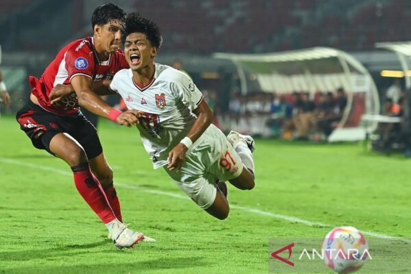 Berikut adalah alternatif judul untuk "Pemain Asing Liga 1 yang Dipanggil Timnas Negaranya pada Maret":

1. "Pemain Internasional Liga 1 yang Diperkuat Timnas di Bulan Maret"
2. "Daftar Pemain Asing Liga 1 yang Dipilih untuk Timnas Bulan Maret"
3. "Pemain Liga 1 Asal Luar Negeri yang Tampil untuk Timnas di Maret"
4. "Perwakilan Liga 1: Pemain Asing yang Dipanggil Timnas pada Maret"
5. "Pemain Asing Liga 1 yang Mendapat Kesempatan Bersama Timnas di Maret
