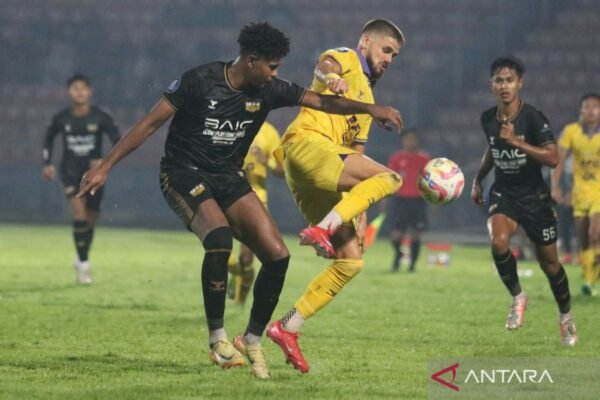 Berikut adalah alternatif judul untuk "Pemain Asing Liga 1 yang Dipanggil Negranya dalam Jeda Internasional":

1. "Panggilan Internasional: Pemain Asing Liga 1 yang Mewakili Negara"
2. "Pemain Liga 1 yang Menghadiri Jeda Internasional Bersama Timnas Asal"
3. "Mewakili Negara: Pemain Asing Liga 1 yang Dipanggil saat Jeda Internasional"
4. "Pemain Liga 1 yang Dikawal Negara Asalnya dalam Jeda Internasional"
5. "Prestasi Internasional: Pemain Asing Liga 1 yang Dipilih Timnasnya"

Silakan pilih salah satu yang sesuai atau bisa dimodifikasi sesuai kebutuhan!