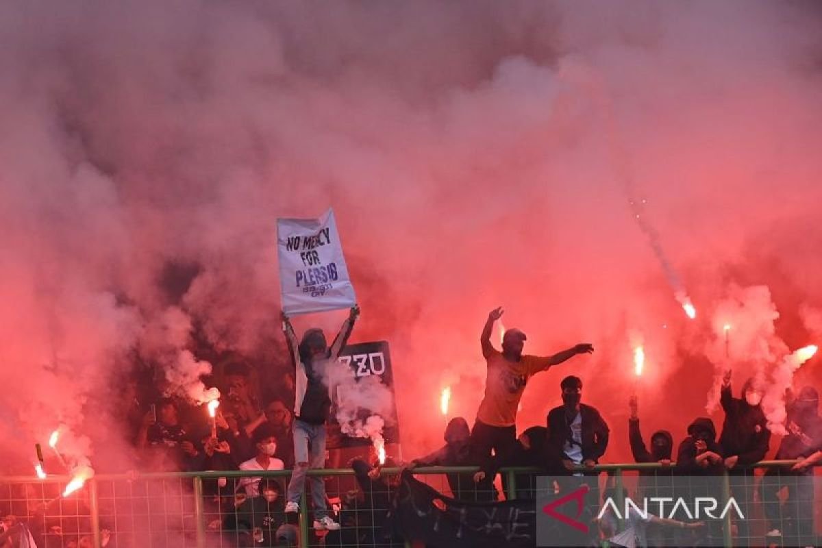 Erick Thohir Menyiratkan Larangan Suporter Tamu di Liga 1 Akan Berlanjut