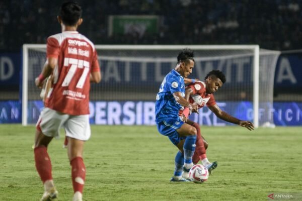 Tupukan Kemenangan: Henhen Berharap Persib Bandung Akhiri Liga 1 dengan Gemilang
