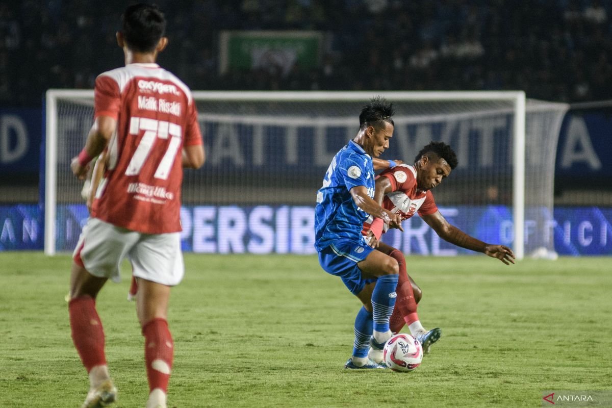 Tupukan Kemenangan: Henhen Berharap Persib Bandung Akhiri Liga 1 dengan Gemilang