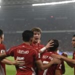 Rizky Ridho Ajak Indonesia Rayakan Kemenangan Bersama atas China" bisa diubah menjadi:

"Rizky Ridho Mengajak Indonesia Merayakan Kemenangan atas China Bersama