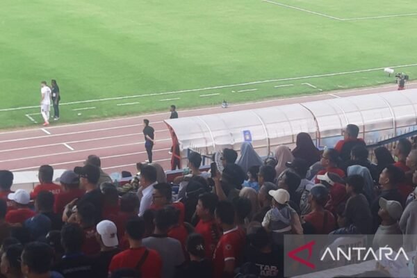 Pratama Arhan Mengawasi Laga Semen Padang Melawan Persik